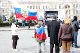 На площадь П.С. Нахимова в Севастополе собираются горожане