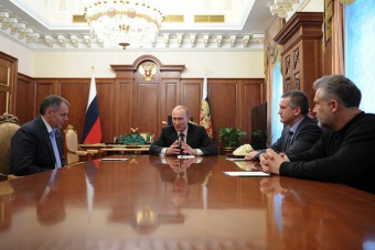 Путин обсудил с руководством Крыма и Севастополя первоочередные проблемы