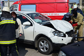 В Севастополе столкнулись два автомобиля. Есть пострадавшие