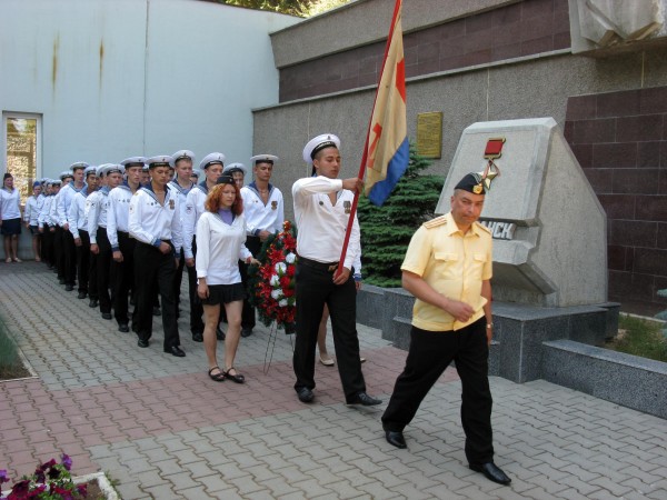 Фоторепортаж: в Севастополе отметили годовщину начала войны шлюпочным парадом фото 11