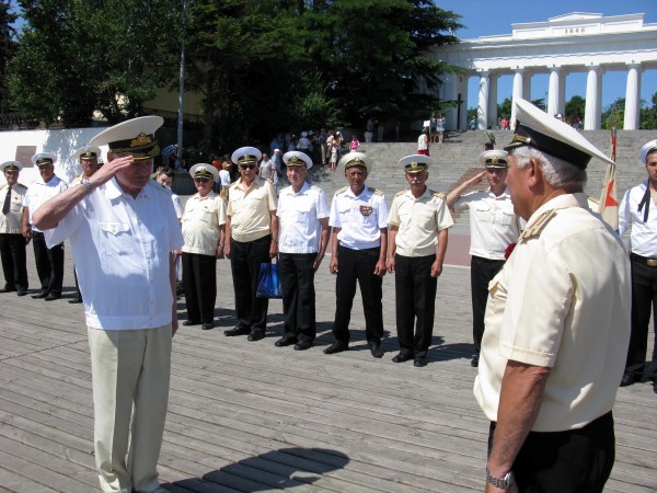 Фоторепортаж: в Севастополе отметили годовщину начала войны шлюпочным парадом фото 22