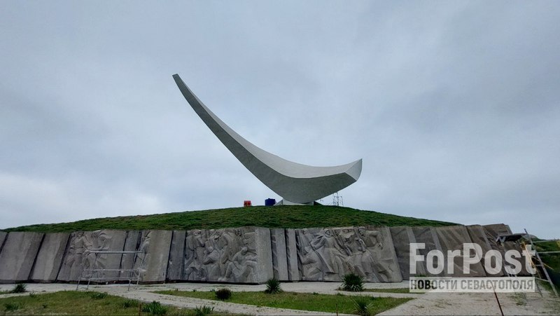 Как идёт повторная реставрация памятника героям Эльтигена на востоке Крыма