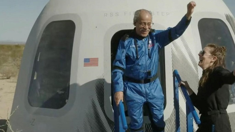 90-летний мужчина побывал в космосе