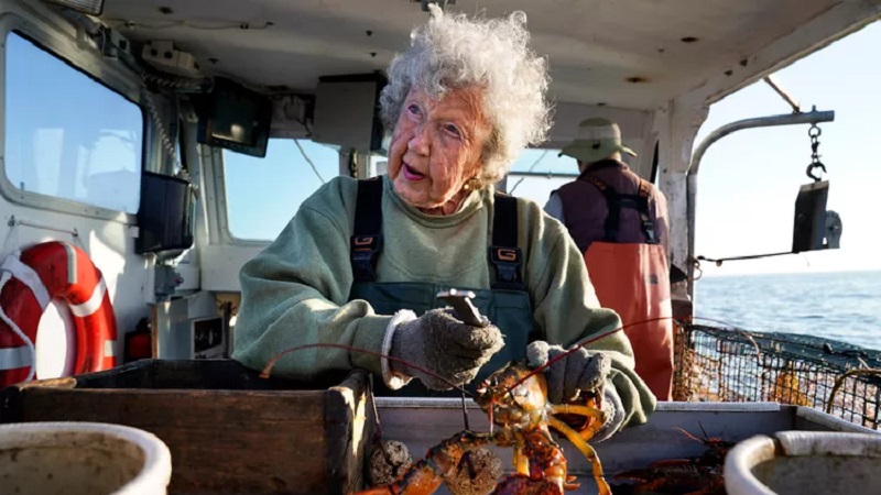 Самая старая ловец омаров в мире отказалась уходить на пенсию