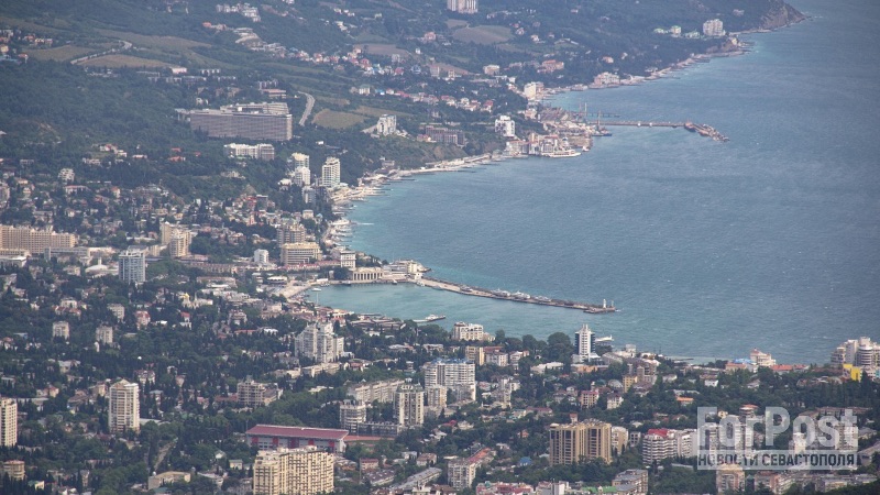Пляжи на юге Крыма закрыли после аварии на коллекторе