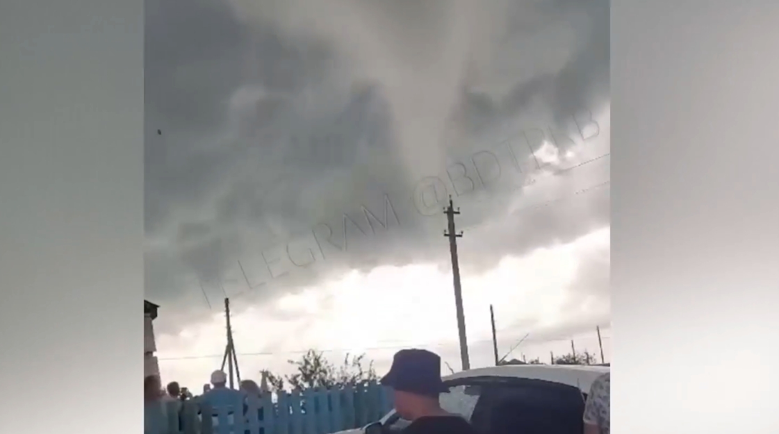 В России торнадо снёс крышу сельской школы