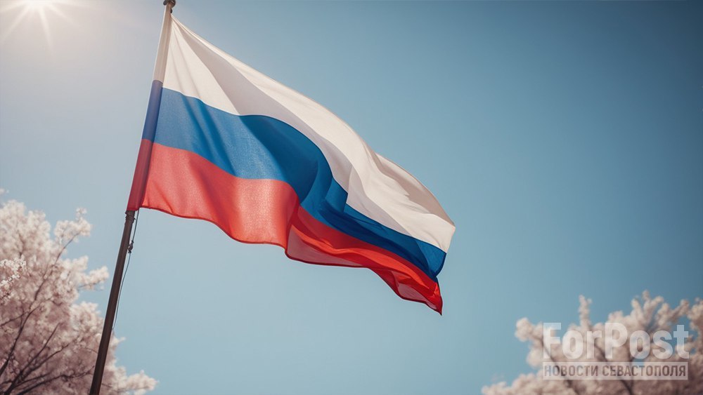 В Севастополе мужчина третий месяц обижает флаг России