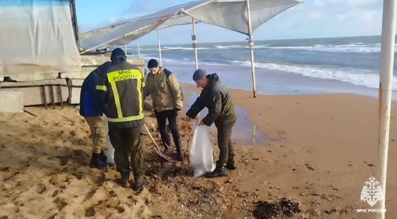 На востоке Крыма нашли новые последствия ЧП с танкерами в Керченском проливе