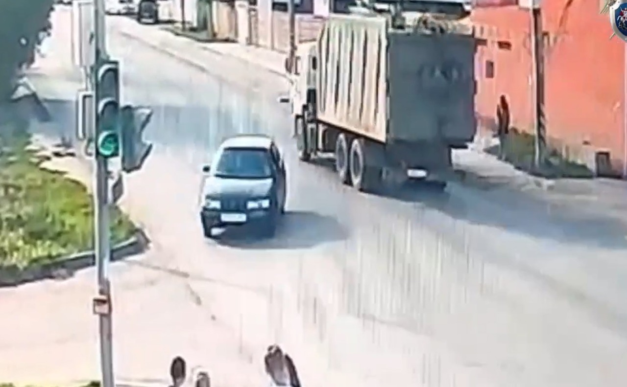 Пьяный водитель на «десятке» снёс группу подростков, погибла девочка