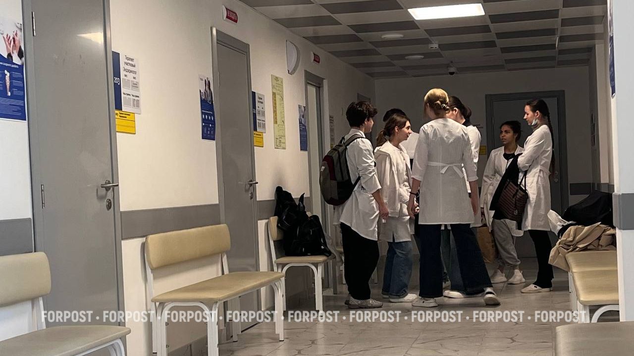 «За что мы человека наказываем?»: как молодых врачей привяжут к больницам