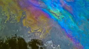В Керченском проливе обнаружили разлив нефтепродуктов