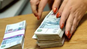 Экономист крымского МУПа присвоила 270 тысяч рублей