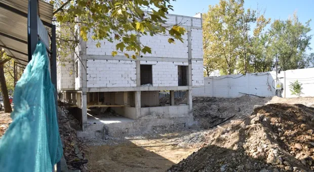 Кабанов строит в Севастополе музыкальную школу без проекта и разрешений