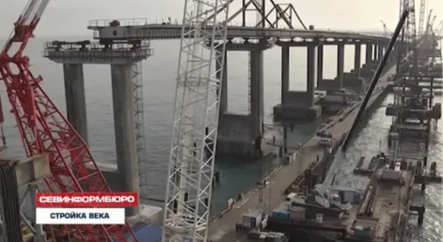 Строители крымского моста приступили к асфальтированию автодорожной части моста со стороны Таманского участка