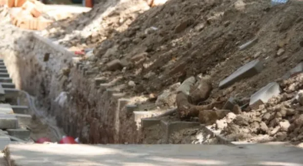 Перекопанный тротуар мог стать причиной смерти на дороге в Севастополе