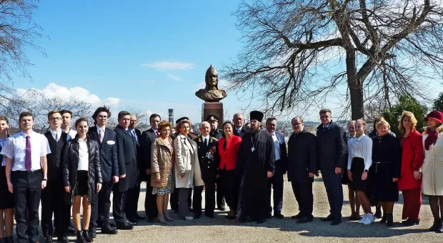 В севастопольской школе открыли памятник Александру Невскому