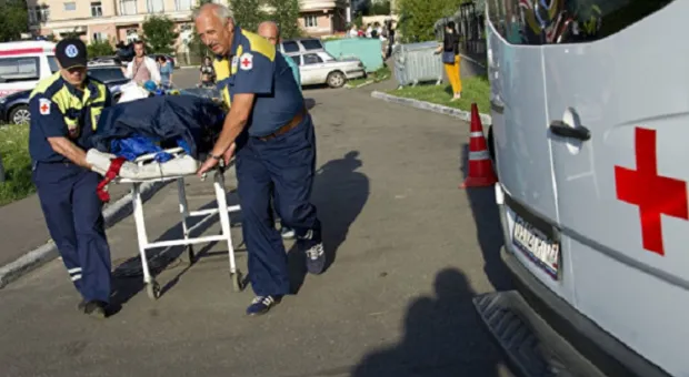 В Крыму водителя грузовика зажало в кабине после ДТП