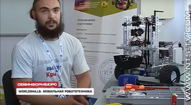 В Севастополе студенты испытали роботов-нянь на бильярдных шарах 