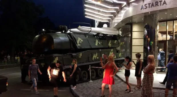 В Киеве ЗРК «Бук» врезался в бизнес-центр на репетиции парада