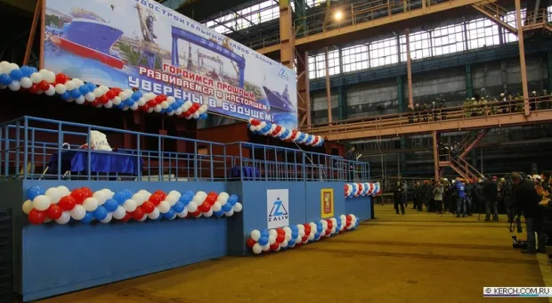 Очень странная история: на заводе в Крыму потеряли танкеры