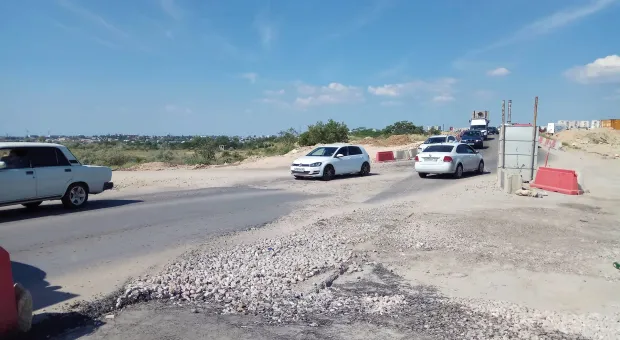 Камышовое шоссе в Севастополе будет разбитым ещё год 