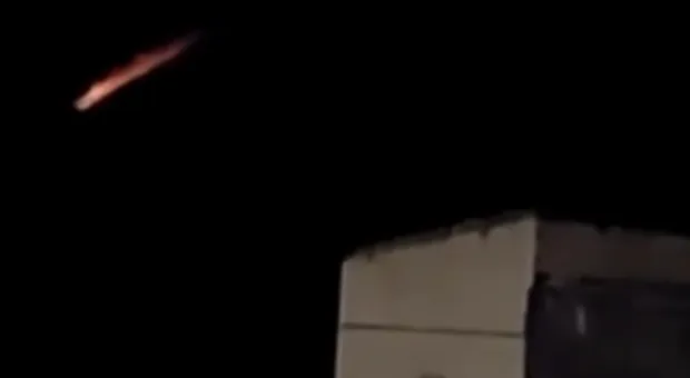 Падающий огненный шар в небе сняли на видео в Якутии