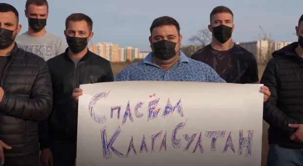 Крымские татары устроили флешмоб в защиту исчезнувшего дворца