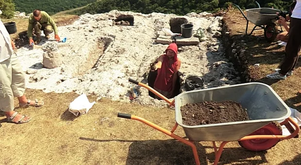 Археологи получили миллионы на изучение средневековой крепости в горах Крыма