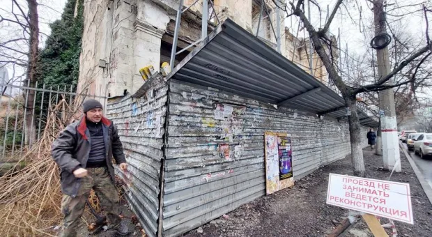 Надежда на реставрацию старинного особняка в столице Крыма не оправдалась