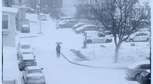 Севсети #1387. Снег в Севастополе и вспышка молнии в небе