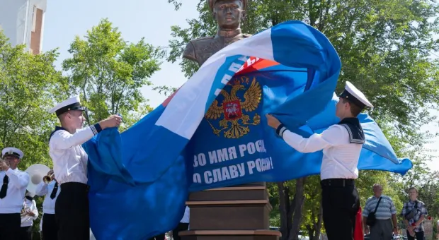 В Севастополе установили памятник Степану Неустроеву 