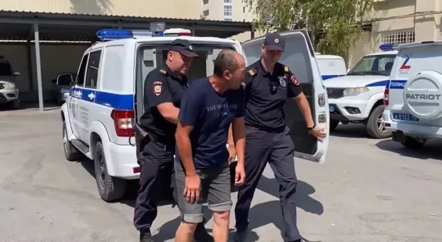 В Севастополе на пляже Хрустальный спасатель задержал грабителя из Казахстана