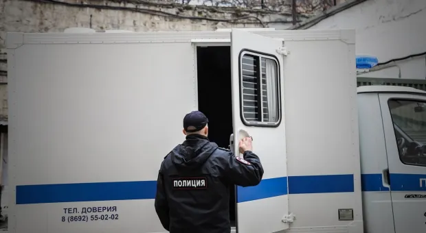 В Севастополе приговорили к реальным срокам троих бывших полицейских