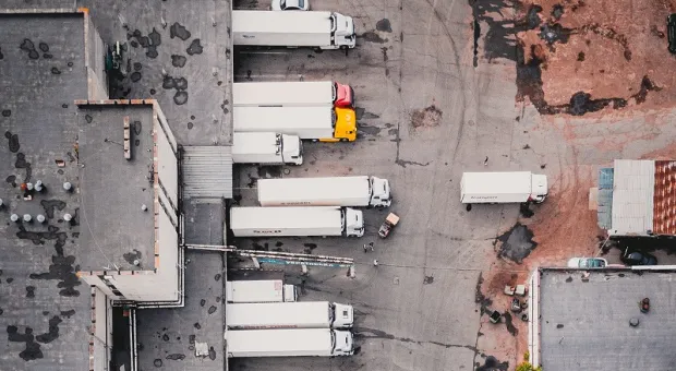 Сколько грузовиков стоит в очереди на паром в Крым после введения ограничений