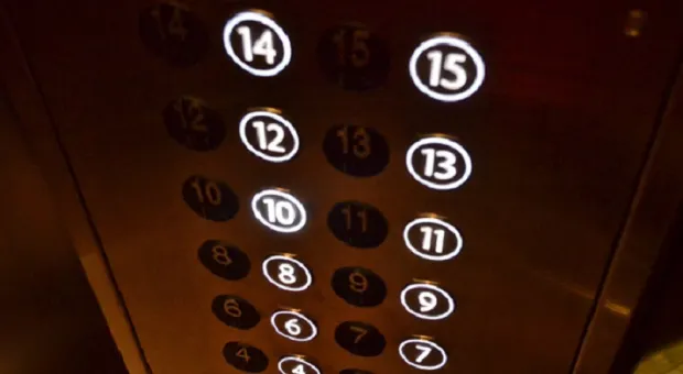 Севастопольцы заподозрили заговор при замене лифтов