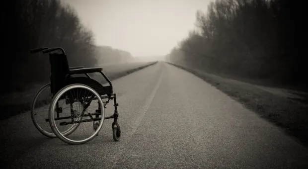 Крымчанин решил развлечься на украденной из больницы инвалидной коляске 