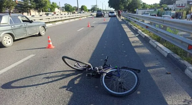 Велосипедист погиб под колёсами автомобиля возле столицы Крыма
