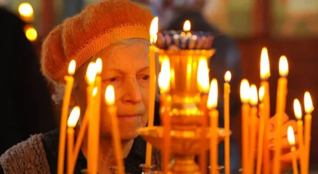 "Застыла от шока": украинка набросилась на грекокатолического священника после призыва к миру с русскими