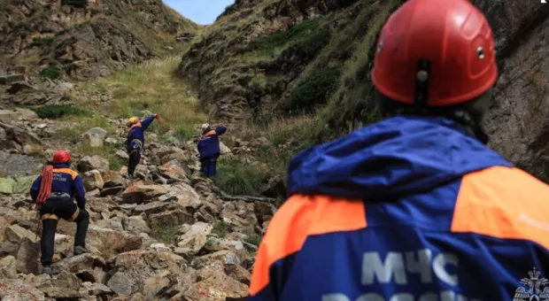 При камнепаде в горах Кабардино-Балкарии погиб человек и семеро пострадали 