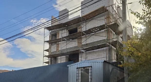 В Севастополе частные дома продолжают перерастать в многоэтажки