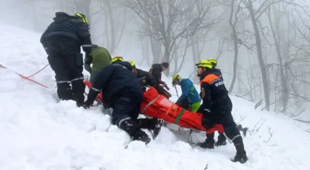 Лавина в горах Крыма травмировала лыжника