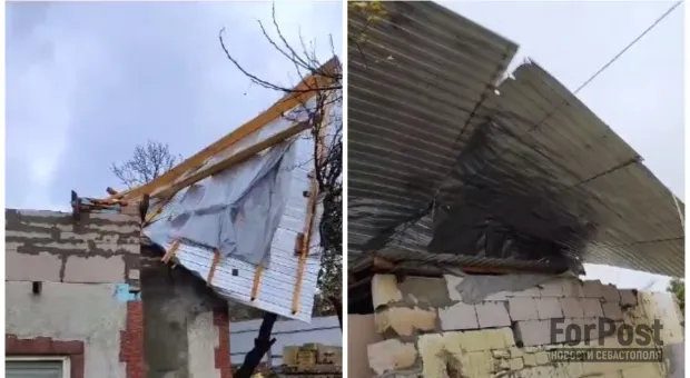 После ноябрьского урагана частный жилой дом в Севастополе стал непригоден для жилья