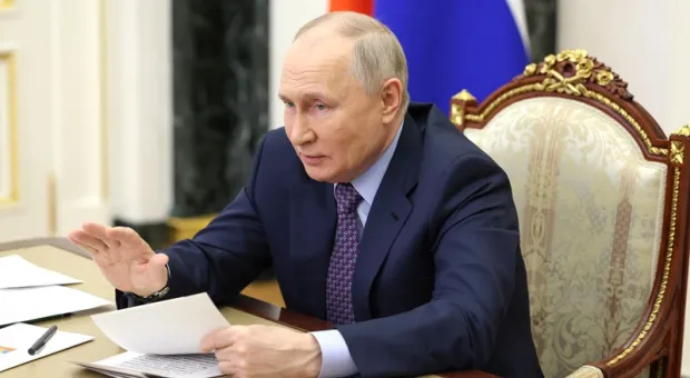 «Преклоняется перед Путиным»: Байден оценил скандальное заявление Трампа