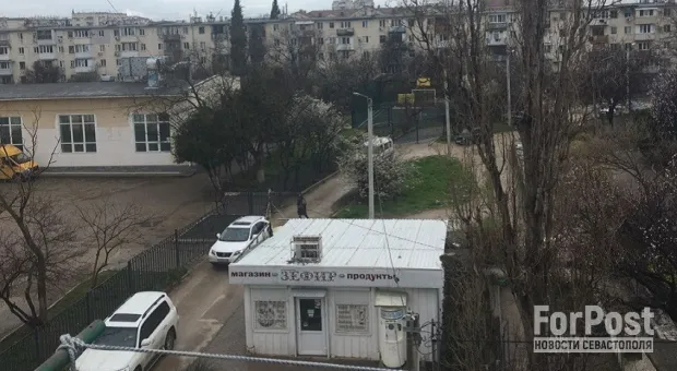 Как дворовой проезд в Севастополе стал новой оживлённой трассой