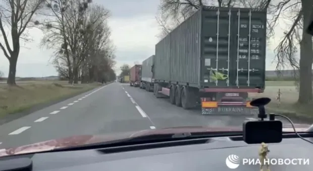 Тысячи грузовиков застряли в очередях на границе Украины со странами ЕС