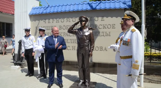 Командующий ЧФ Осипов поздравил с выпуском офицеров и мичманов ЧВВМУ им. Нахимова