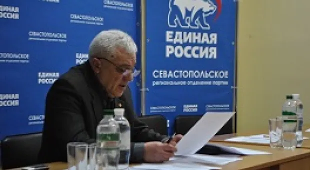 Севастопольская «Единая Россия» не дает своим членам покинуть партию?