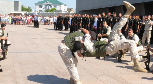 Морпехи принесли клятву на 35-й береговой батарее в Севастополе