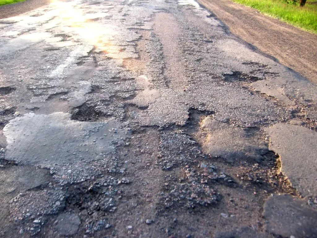 В Севастополе становится меньше «убитых» дорог