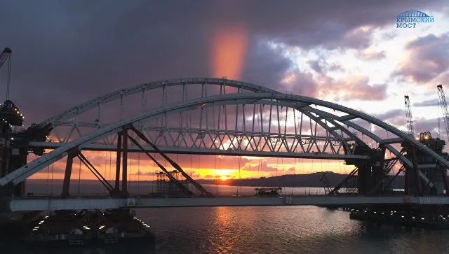 Автодорожную арку завели в створ Крымского моста